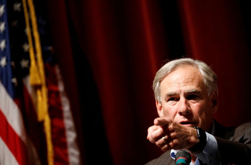 © Reuters. FILE PHOTO: Texas Governor Greg Abbott gestures as he holds a news conference with state agencies and local officials at Uvalde High School, three days after a gunman killed nineteen children and two adults in a mass shooting at Robb Elementary School, in Uvalde, Texas, U.S. May 27, 2022. REUTERS/Marco Bello/File Photo