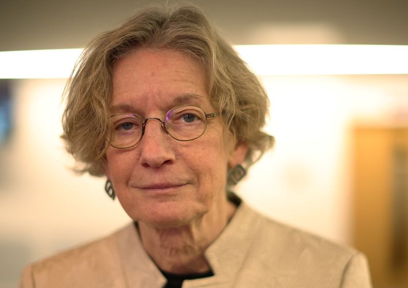 © Reuters. FILE PHOTO: Economist and member of the Bank Of England’s Monetary Policy Committee Catherine Mann poses for a photograph ahead of a speech at Manchester Business School in Manchester, Britain, January 12, 2023. REUTERS/Phil Noble