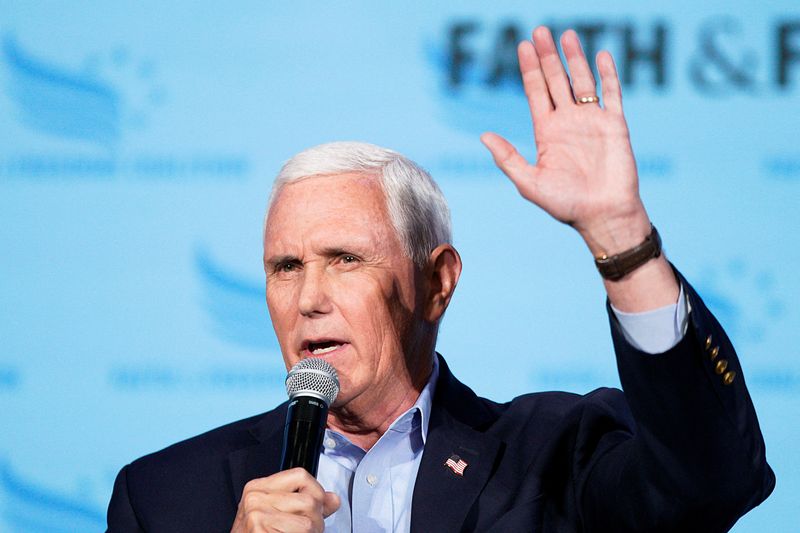 © Reuters. Former U.S. Vice President Mike Pence speaks at the Iowa Faith & Freedom Coalition Spring Kick-off in West Des Moines, Iowa, U.S. April 22, 2023. REUTERS/Eduardo Munoz