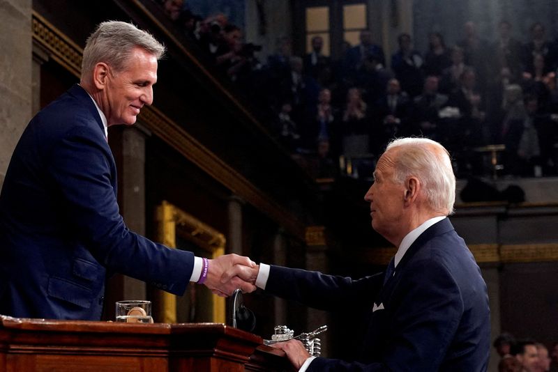 &copy; Reuters. FILE PHOTO: President Joe Biden shakes hands with House Speaker Kevin McCarthy of Calif., after the State of the Union address to a joint session of Congress at the Capitol, Tuesday, Feb. 7, 2023, in Washington. Jacquelyn Martin/Pool via REUTERS