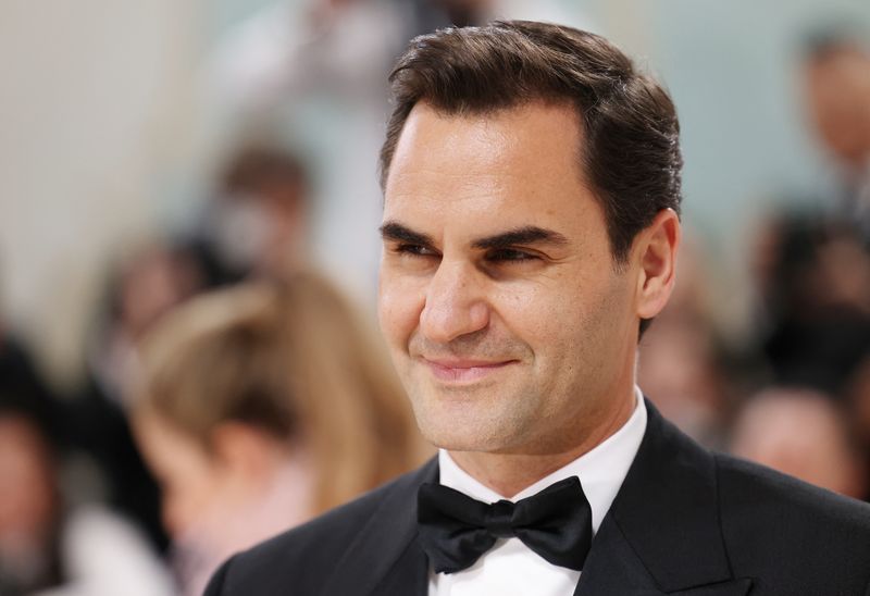 © Reuters. FILE PHOTO: Roger Federer arrives at the Met Gala, an annual fundraising gala held for the benefit of the Metropolitan Museum of Art's Costume Institute with this year's theme 