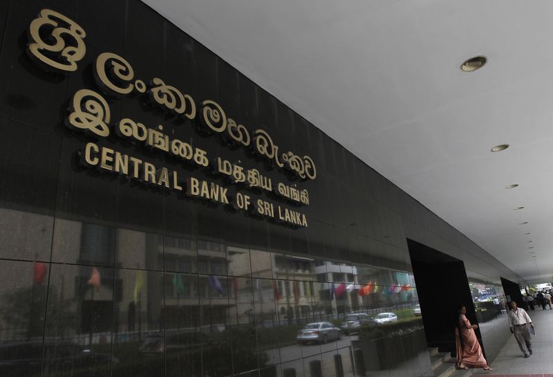 &copy; Reuters. 　６月１日、スリランカ中央銀行は、インフレが緩和したことから主要政策金利を２５０ベーシスポイント（ｂｐ）引き下げた。写真はスリランカ中銀。コロンボで２０１３年２月撮影（２