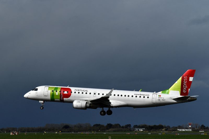 &copy; Reuters. FILE PHOTO: A TAP Air Portugal aircraft takes off from Dublin Airport, in Dublin, Ireland, March 26, 2021. REUTERS/Clodagh Kilcoyne/File Photo