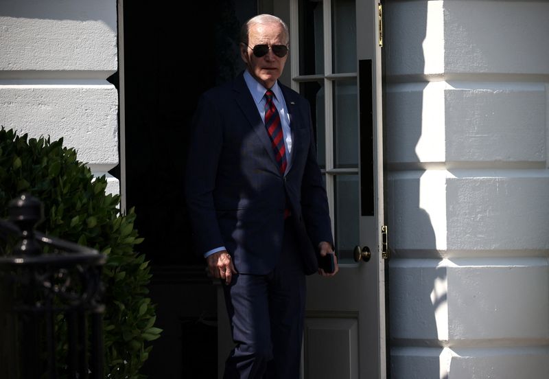 &copy; Reuters. U.S. President Joe Biden departs for Colorado from the White House in Washington, U.S., May 31, 2023. REUTERS/Evelyn Hockstein