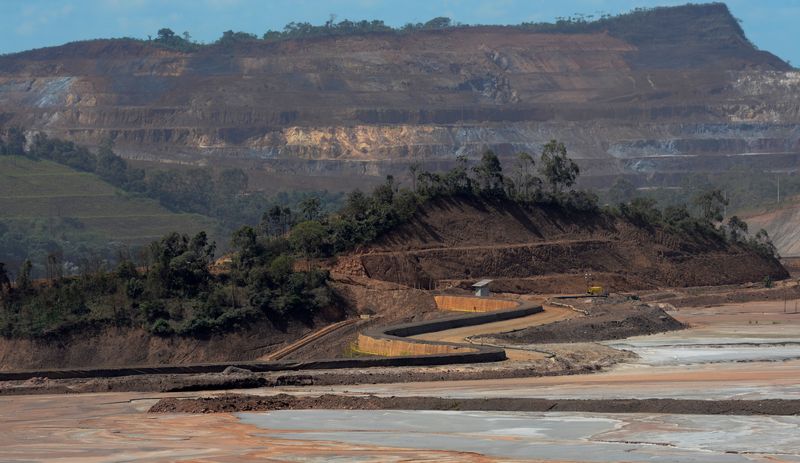 &copy; Reuters. Vista da mina da Samarco em Mariana, Minas Gerais
12/04/2016 REUTERS/Washington Alves