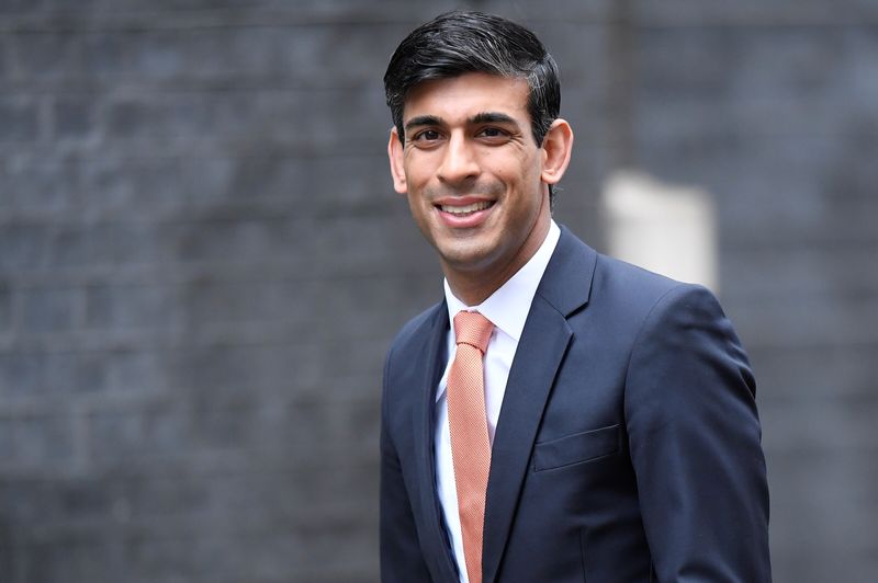 &copy; Reuters. FILE PHOTO: Rishi Sunak arrives at Downing Street in London, Britain February 13, 2020. REUTERS/Toby Melville