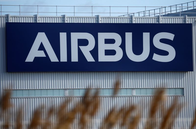 © Reuters. Logotipo da Airbus é retratado nas instalações da Airbus em Montoir-de-Bretagne, perto de Saint-Nazaire, França
04/03/2022
REUTERS/Stephane Mahe