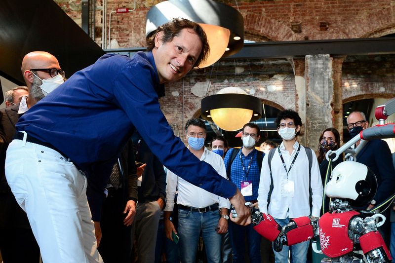 © Reuters. FILE PHOTO: Chairman of Stellantis and Ferrari John Elkann in Turin, Italy September 24, 2021. REUTERS/Massimo Pinca