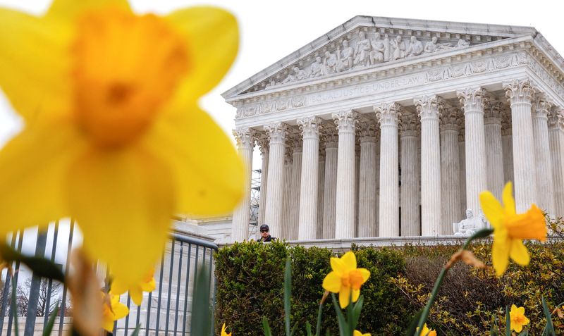 &copy; Reuters. FILE PHOTO: The United States Supreme Court is seen in Washington, U.S., March 27, 2023. REUTERS/Evelyn Hockstein/File Photo