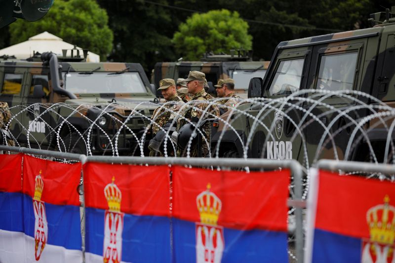 &copy; Reuters. Membros da tropa liderada pela Otan em Kosovo em Leposavic
01/06/2023
REUTERS/Ognen Teofilovski