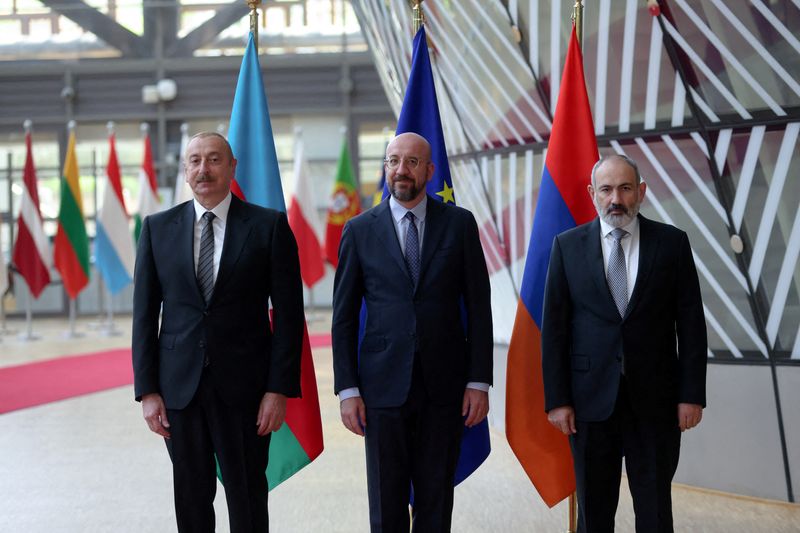 &copy; Reuters. FILE PHOTO: Azerbaijan's President Ilham Aliyev, Armenian Prime Minister Nikol Pashinyan and European Council President Charles Michel pose for a picture in Brussels, Belgium May 14, 2023. REUTERS/Johanna Geron