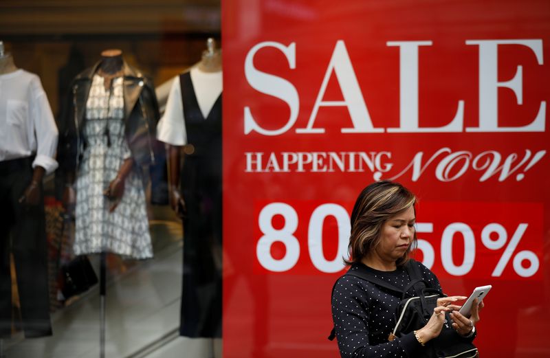 &copy; Reuters. FILE PHOTO: A woman looks at her mobile phone at the Myeongdong shopping district in Seoul, South Korea, April 25, 2017. REUTERS/Kim Hong-Ji