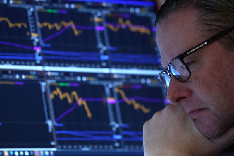 © Reuters. FILE PHOTO: A trader work on the floor of the New York Stock Exchange (NYSE) in New York City, U.S., May 24, 2023.  REUTERS/Brendan McDermid