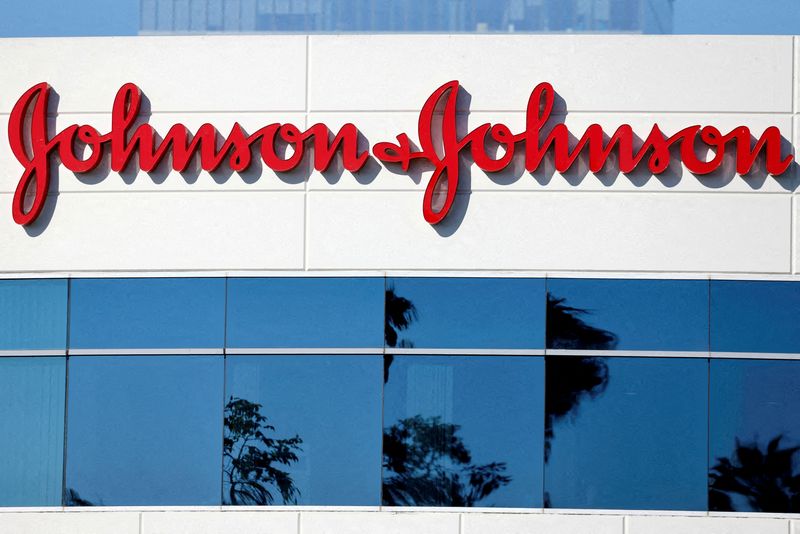 © Reuters. FILE PHOTO: Johnson & Johnson company offices are shown in Irvine, California, U.S., October 14, 2020.  REUTERS/Mike Blake/File Photo