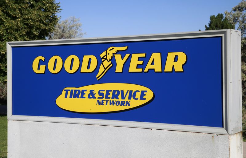 &copy; Reuters. FILE PHOTO: The Goodyear Tire and Rubber Co. company logo is seen in Westminster, Colorado August 27, 2013.  REUTERS/Rick Wilking 