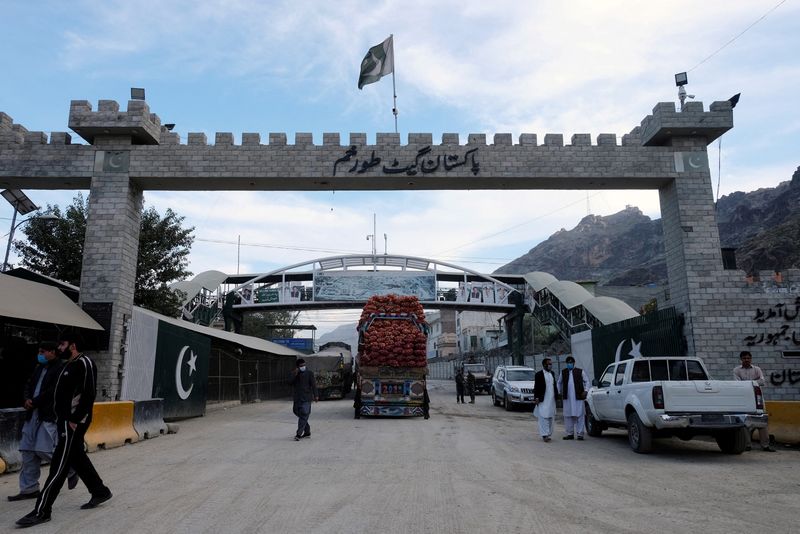 © Reuters. FILE PHOTO: A general view of the border post in Torkham, Pakistan, December 3, 2019. Picture taken December 3, 2019. REUTERS/Alasdair Pal
