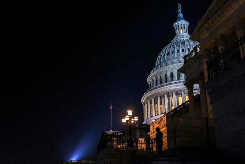 &copy; Reuters. U.S. Capitol police stand outside the Capitol building as the Senate votes on debt ceiling legislation to avoid a historic default at the U.S. Capitol in Washington, U.S., June 1, 2023. REUTERS/Evelyn Hockstein