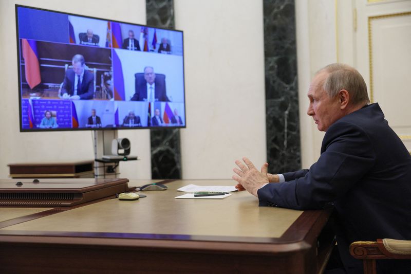 &copy; Reuters. Russian President Vladimir Putin chairs a meeting with members of the Security Council, via video link in Moscow, Russia June 2, 2023. Sputnik/Gavriil Grigorov/Kremlin via REUTERS