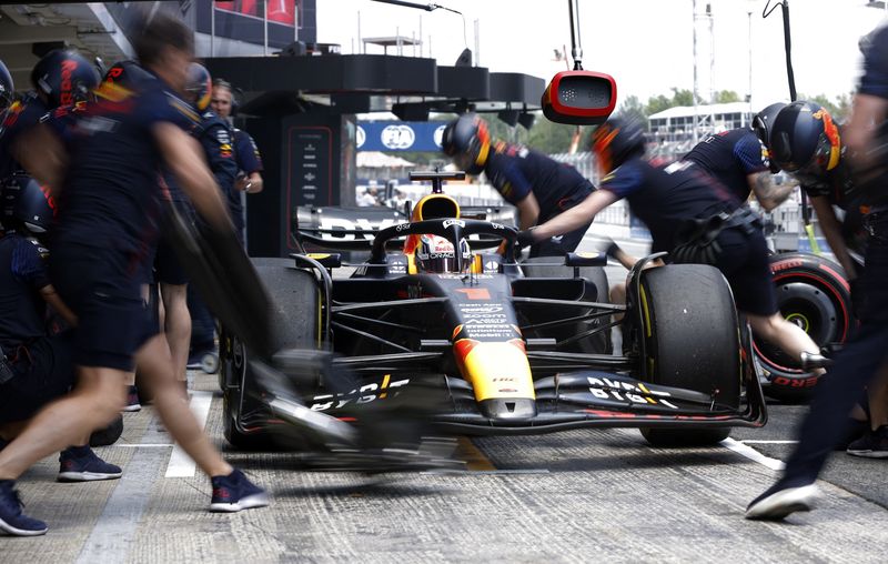 &copy; Reuters. Fórmula Uno F1 - Gran Premio de España - Circuit de Barcelona-Catalunya, Barcelona, España - 2 de junio de 2023. Max Verstappen de Red Bull durante los entrenamientos. REUTERS/Albert Gea