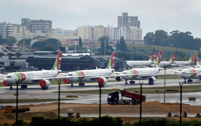 &copy; Reuters. FILE PHOTO: TAP planes are seen at Lisbon airport, Portugal April 1, 2020.  REUTERS/Rafael Marchante/File Photo