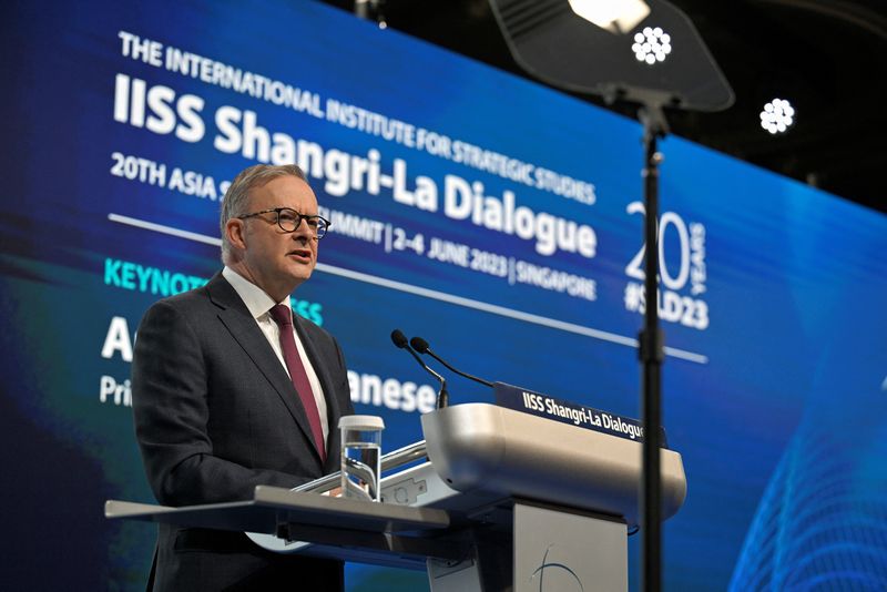 &copy; Reuters. El primer ministro de Australia, Anthony Albanese, pronuncia el discurso de apertura del 20º Diálogo Shangri-La del IISS en Singapur. 2 de junio de 2023. REUTERS/Caroline Chia