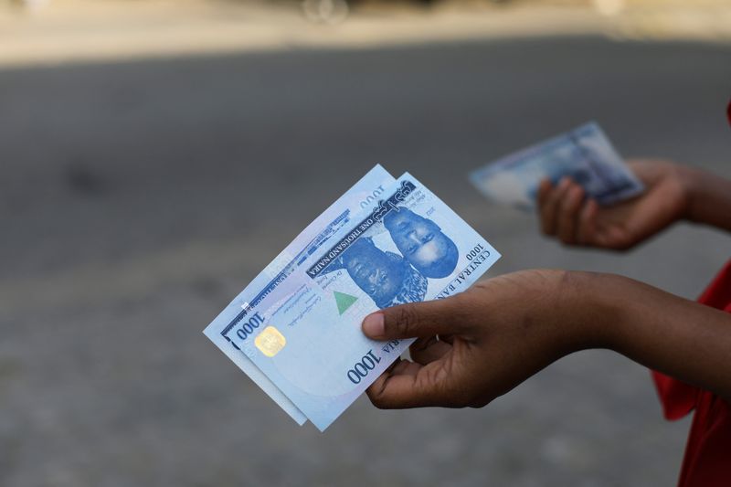 بانک مرکزی نیجریه FX را با نرخ 645 نایرا، ضعیف تر از نرخ نقدی به حراج گذاشت