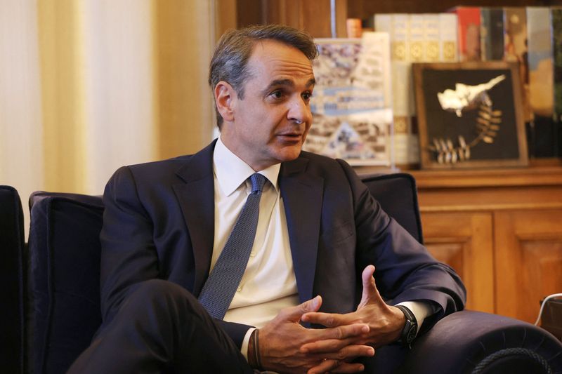 &copy; Reuters. FILE PHOTO: Greek Prime Minister Kyriakos Mitsotakis meets with Greek President Katerina Sakellaropoulou (not pictured), to receive an official mandate to try to form a coalition government after the general election, in Athens, Greece, May 22, 2023. REUT