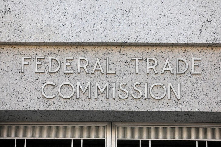 &copy; Reuters. FILE PHOTO: Signage is seen at the Federal Trade Commission headquarters in Washington, D.C., U.S., August 29, 2020. REUTERS/Andrew Kelly