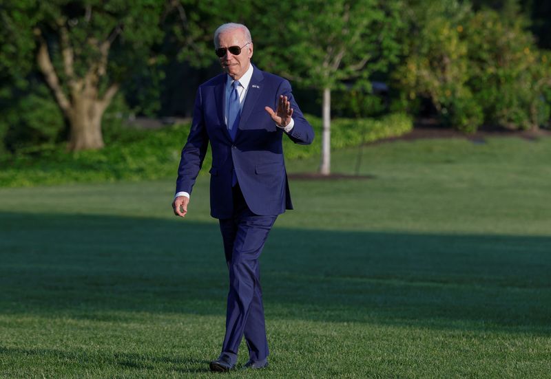 &copy; Reuters. U.S. President Joe Biden walks to the White House after his trip to Colorado, in Washington, U.S., June 1, 2023. REUTERS/Evelyn Hockstein