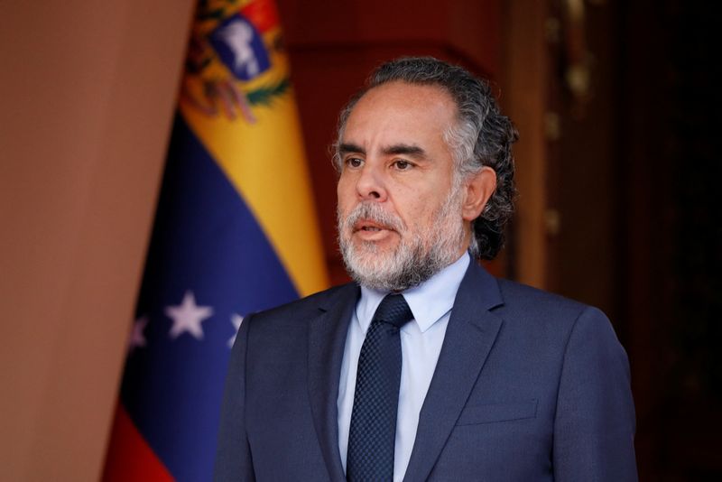 Chefe de gabinete e embaixador da Colômbia deixam cargos em meio a escândalo de interceptações telefônicas