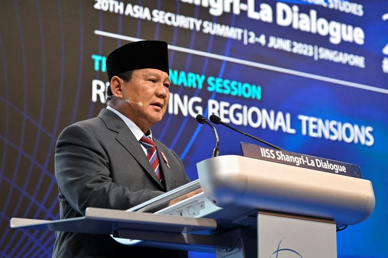 &copy; Reuters. Indonesia's Minister of Defence Prabowo Subianto speaks at a plenary session of the 20th IISS Shangri-La Dialogue in Singapore June 3, 2023. REUTERS/Caroline Chia