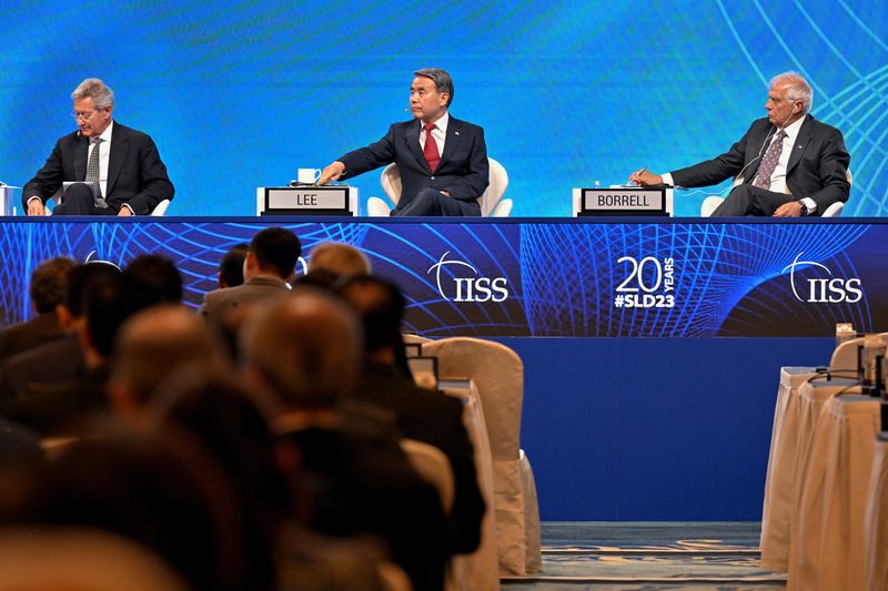 &copy; Reuters. John Chipman, IISS Director-General and Chief Executive, South Korea's Minister of Defence, Lee Jong-sup, and Josep Borrell Fontelles, European Union High Representative for Foreign Affairs and Security Policy and Vice-President of the European Commission