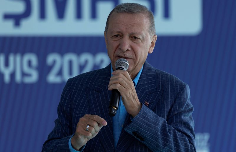 &copy; Reuters. FILE PHOTO: Turkish President Tayyip Erdogan attends a rally, ahead of the May 28 presidential runoff vote, in Istanbul, Turkey May 27, 2023. REUTERS/Umit Bektas