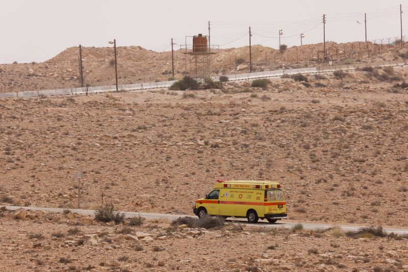 &copy; Reuters. سيارة إسعاف بالقرب من حادث أمني قرب الحدود الجنوبية لإسرائيل مع مصر يوم السبت. تصوير: عمير كوهين - رويترز.
