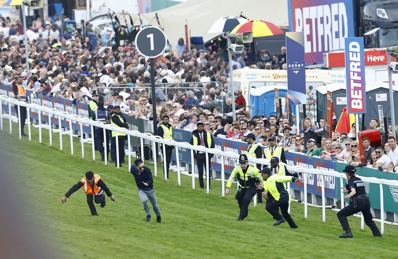 Horse racing-Protester runs onto track as 31 arrested over Epsom Derby disruption