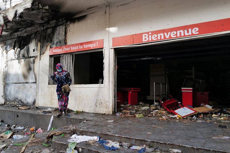 &copy; Reuters. Supermercado destruído durante protestos em Dacar, capital do Senegal
03/06/2023
REUTERS/Zohra Bensemra