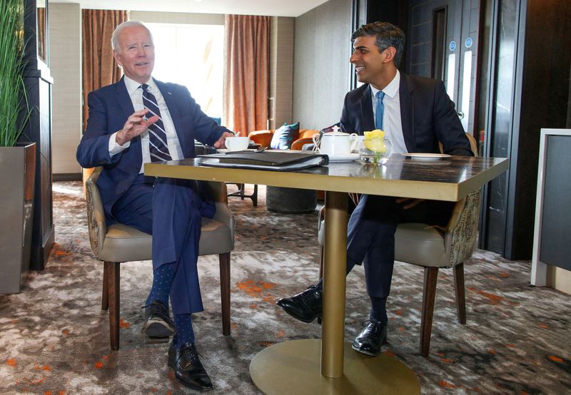 &copy; Reuters. FILE PHOTO: US President Joe Biden (L) reacts as he meets with Britain's Prime Minister Rishi Sunak in Belfast on April 12, 2023, as part of a four day trip to Northern Ireland and Ireland for the 25th anniversary commemorations of the "Good Friday Agreem