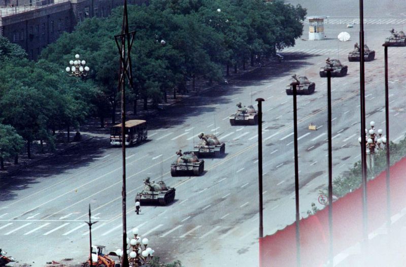 © Reuters. FILE PHOTO: A man stands passively to block a column of army tanks on Changan Avenue east of Tiananmen Square in Beijing in this June 5, 1989 file photo.The tanks did not slow down, but they did turn around him before taking up position in another part of the city. Tanks rolled into the square before dawn on June 4, 1989, to crush a pro-democracy movement. The ruling Communist Party has never released a death toll and fears any public marking of the crackdown could undermine its hold on power. REUTERS/Arthur Tsang/Files