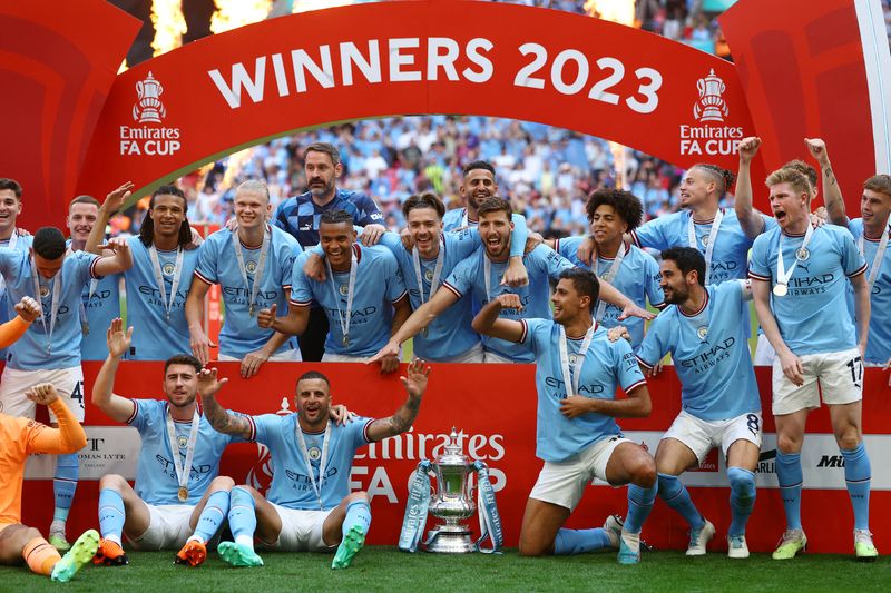&copy; Reuters. 　サッカーのイングランド協会カップ（ＦＡ杯）は３日、ロンドンのウェンブリー競技場で決勝を行い、マンチェスター・シティーがマンチェスター・ユナイテッドに２─１で勝利。同大会