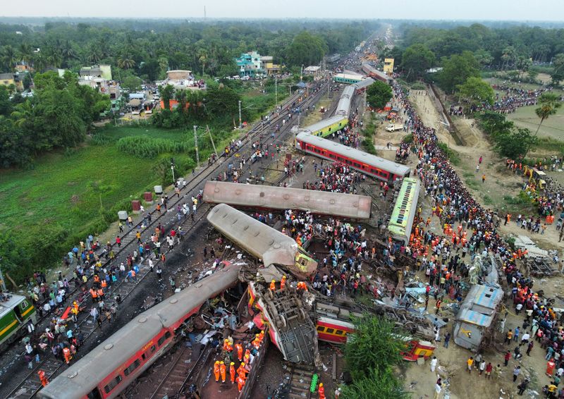 &copy; Reuters. Photo d'une collision avec un autre train de passagers à proximité du district de Balasore, Inde. /Photo prise le 4 juin 2023 à Balasore, Inde/REUTERS/Stringer