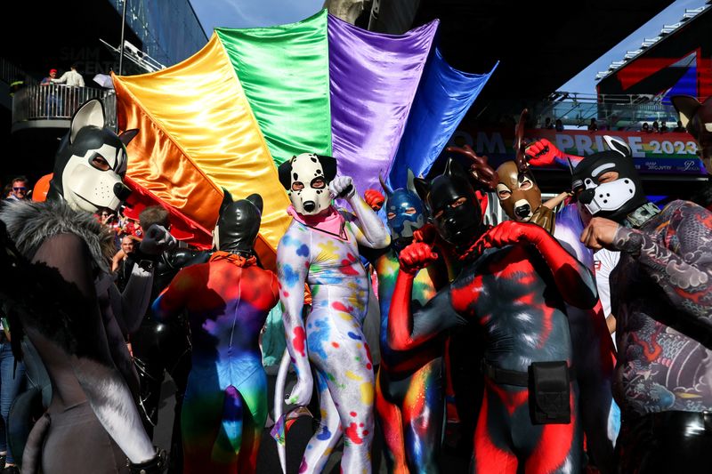 &copy; Reuters. People take part in the annual LGBTQ Pride parade in Bangkok, Thailand, June 4, 2023. REUTERS/Athit Perawongmetha