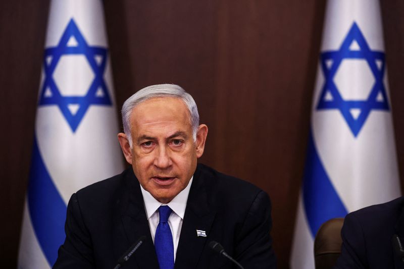 &copy; Reuters. رئيس الوزراء الإسرائيلي بنيامين نتنياهو خلال اجتماع في مكتب رئيس الوزراء في القدس يوم الأحد. صورة لرويترز من ممثل لوكالات الأنباء.
