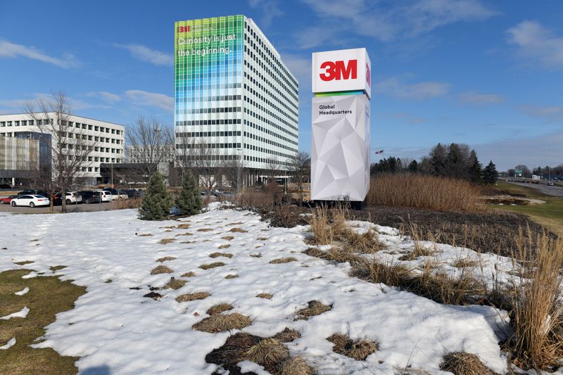 © Reuters. FILE PHOTO: The 3M Global Headquarters in Maplewood, Minnesota, U.S. is photographed on March 4, 2020. REUTERS/Nicholas Pfosi