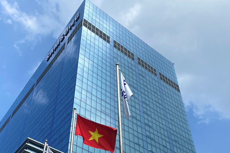 &copy; Reuters. FILE PHOTO: Samsung centre building is seen in Hanoi Vietnam May 29, 2023. REUTERS/Francesco Guarascio