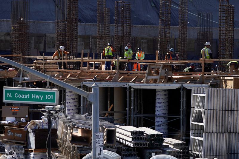 &copy; Reuters. Work crews construct a new hotel complex on oceanfront property in Encinitas, California, U.S., November 26, 2019.   REUTERS/Mike Blake/