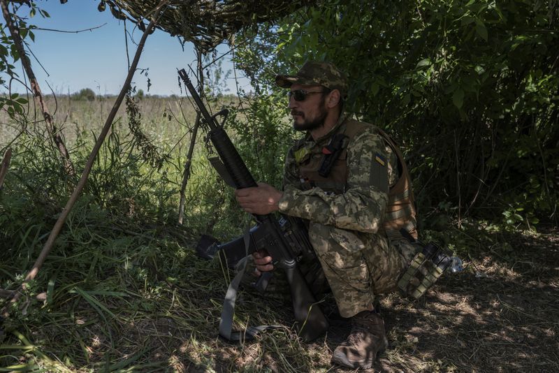 &copy; Reuters. Miluitar ucraniana na área de fronteira da Ucrânia com a Rússia na região de Kharkiv
04/06/2023 REUTERS/Viacheslav Ratynskyi