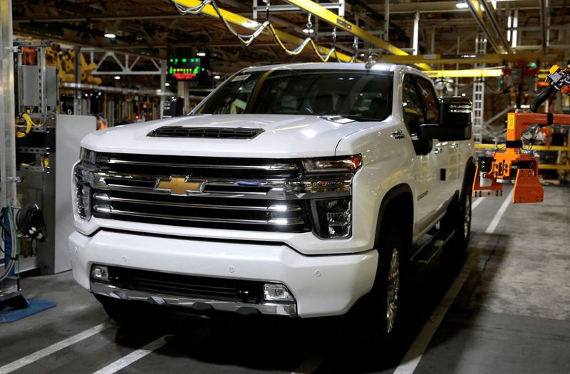 © Reuters. FILE PHOTO: A Chevrolet 2020 heavy-duty pickup truck is seen at the General Motors Flint Assembly Plant in Flint, Michigan, U.S. February 5, 2019. REUTERS/Rebecca Cook/File Photo