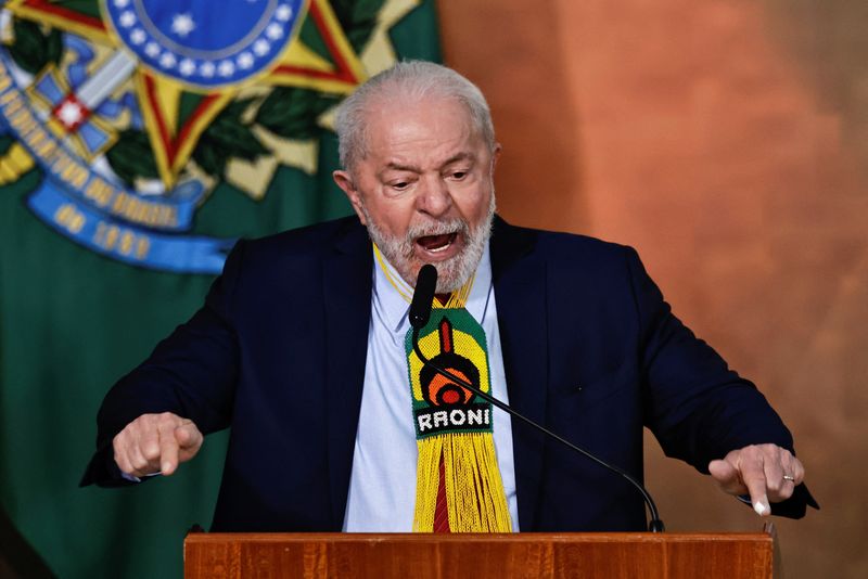 © Reuters. الرئيس البرازيلي لويس إيناسيو لولا دا سيلفا يلقي خطابا في القصر الرئاسي في برازيليا بمناسبة اليوم العالمي للبيئة يوم الاثنين . تصوير : أوسلي مارسيلينو - رويترز .  