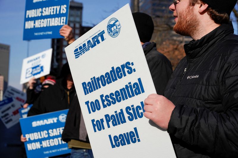 &copy; Reuters. FILE PHOTO: Protesters hold signs during a rally in support of rail workers in Columbus, Ohio, U.S., December 13, 2022.  REUTERS/Jintak Han