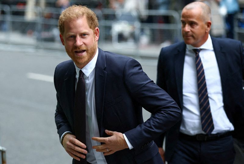 &copy; Reuters. Britain's Prince Harry, Duke of Sussex walks outside the Rolls Building of the High Court in London, Britain June 6, 2023. REUTERS/Hannah McKay